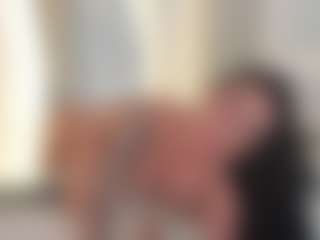 Live cam show with Ellie Mitchell - Camel Toe on sexytreat.net