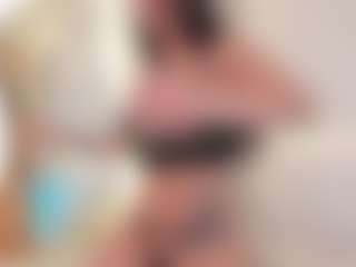 Live cam show with Ellie Mitchell - Pornstar Skinny on TastyBlacksLive