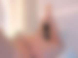 Live cam show with Ellie Mitchell - Bedroom on Camsoda