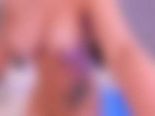 Live cam show with Ellie Mitchell - Camel Toe on Camming Site