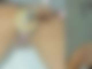 Live cam show with Emily - Small Ass on Milfs Live