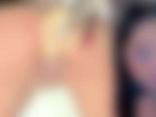 Live cam show with Emily - Petite on Dare Cams