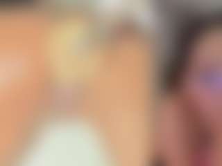 Show de cam en vivo con Emily - Petite en Camsoda