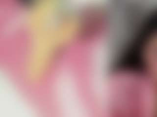 Live cam show with Emily - Moaning on liverealitysex.com