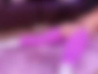 Live cam show with Lara Giraldo - Normal on Soda Cam