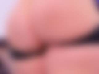 Live cam show with Lara Giraldo - Dildo Young Adult on Camming Site