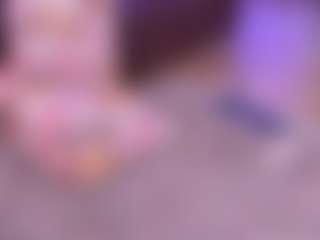 Live cam show with Lara Giraldo - Athletic Blowjob on Chatstar