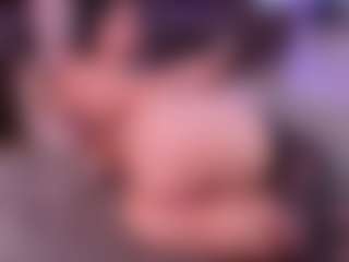 Live cam show with Lara Giraldo - Green Eyes on livesuperchat.net