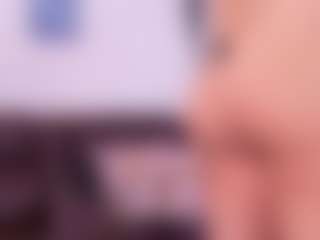 Live cam show with Lara Giraldo - Squirt on SmokeAndPoke