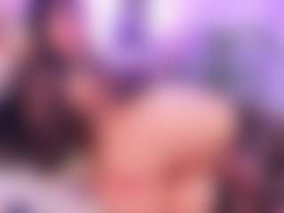 Live cam show with Lara Giraldo - Strip on Camsoda