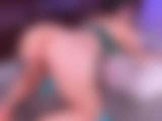 Live cam show with Lara Giraldo - Lovense Teen (18+) on eurowanks.com