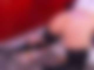 Live cam show with Lara Giraldo - Squirt Toys on TottyGirls