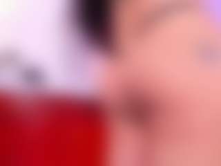 Live cam show with Lara Giraldo - Green Eyes on SmokeAndPoke