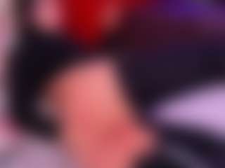Live cam show with Lara Giraldo - Double Penetration on Livezox