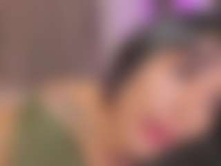 Live cam show with Sarah - Shaved Pussy on CamClone