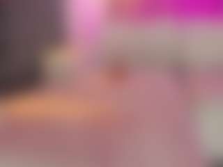 Live cam show with Sarah - Brown Hair Teen (18+) on Camsoda
