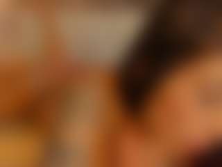 Live cam show with Sarah - Shaved Pussy on CamClone