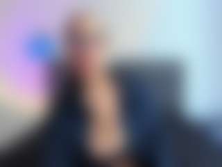 Live cam show with amandaseyfried19 - Middle Aged on Fit Hotties