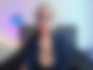 Live cam show with amandaseyfried19 - Middle Aged on luckytryst.com