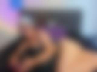 Live cam show with amandaseyfried19 - Middle Aged on Fit Hotties