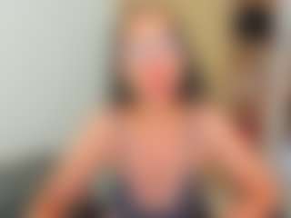 Live cam show with amandaseyfried19 - Tease Brown Hair on Camsoda