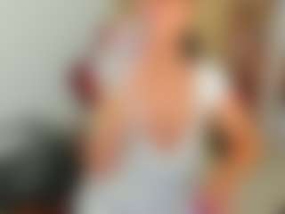 Show de câmera ao vivo com amandaseyfried19 - Shaved Pussy Brown Hair no Camsoda