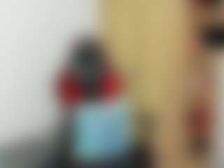 Live cam show with amandaseyfried19 - Middle Aged on live18s.com