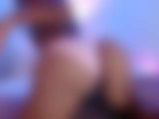 Live cam show with SkylaMartinez - Spank on googirlz
