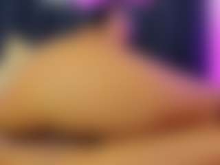 Live cam show with Rose Carter - Living Room on Camsoda