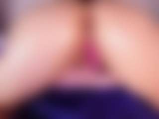 Live cam show with emyli_sw - Curvy Latina on SpankPalCams | colombia