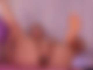 Live cam show with emyli_sw - Strip on luckytryst.com