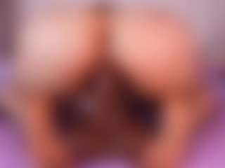 Live cam show with emyli_sw - Tease Red Hair on Free Soda