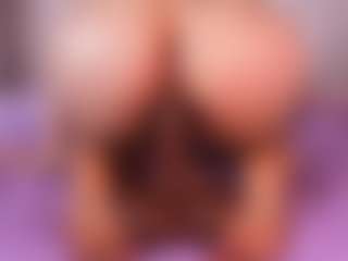 emyli_sw's Live Sex Cam Show