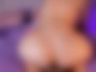 emyli_sw's Live Sex Cam Show