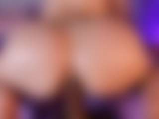 emyli_sw's Live Sex Cam Show