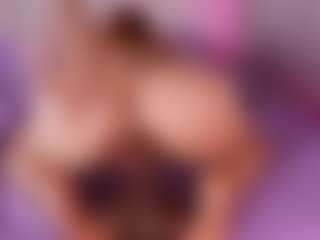 emyli_sw's Live Sex Cam Show