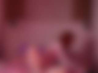 Live cam show with emyli_sw - Dirty Talk on Milf Play
