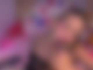 Live cam show with mssburbuja - Curvy MILF on Livezox