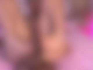 Live cam show with mssburbuja - Athletic Young Adult on Gym Cam Girls