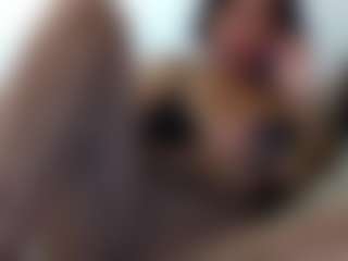 sassywithcurves100's Live Sex Cam Show