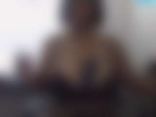 sassywithcurves100's Live Sex Cam Show