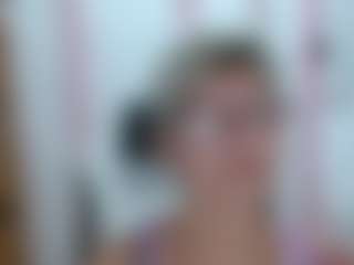 Live cam show with bety-cum2 - Shaved Pussy on livesuperchat.net