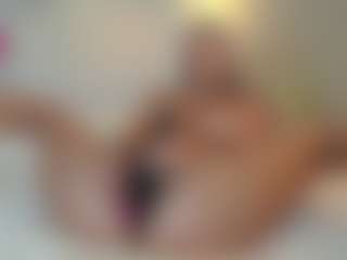 Live cam show with missjuliaa - Blonde Hair HD on Camsoda