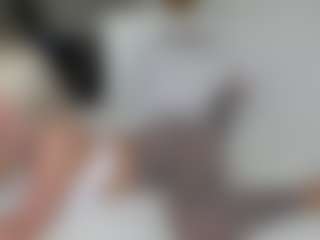 Live cam show with missjuliaa - Kisses on Camsoda