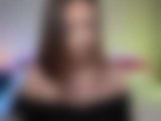 Tiffany MILF webcam performer live streaming
