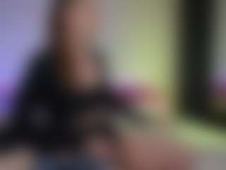 Tiffany MILF webcam performer live streaming