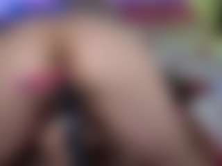 Live cam show with Tiffany - Brown Hair MILF on Gym Cam Girls