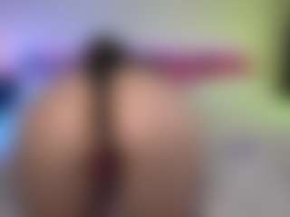 Live cam show with Tiffany - Petite MILF on Camsoda