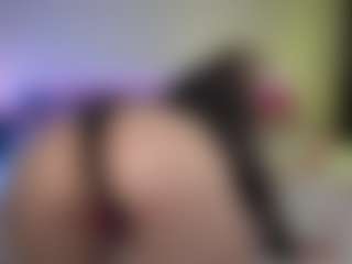 Live cam show with Tiffany - Petite MILF on Hubzter Live
