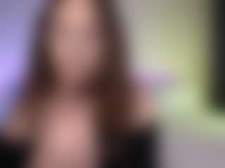 Tiffany MILF webcam performer live streaming
